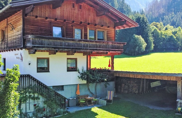 Cosy apartment for 5 people with balcony, pets allowed and parking