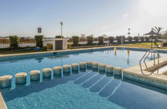Cosy apartment for 5 people with pool, WIFI, TV, balcony, pets allowed and parking