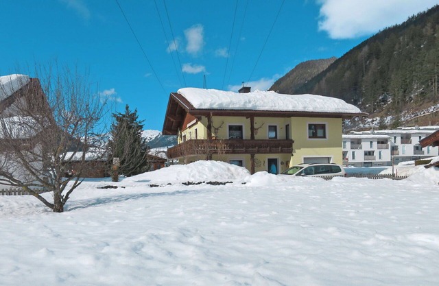 Cosy apartment for 5 people with WIFI, TV, terrace and parking