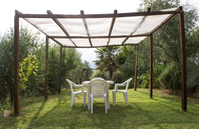 Cosy apartment for 5 people with WIFI, pool, TV and parking
