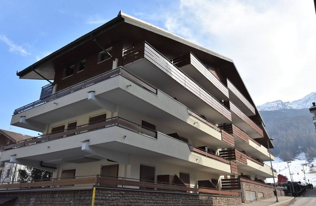 Cosy apartment for 5 people with WIFI, TV, terrace and parking