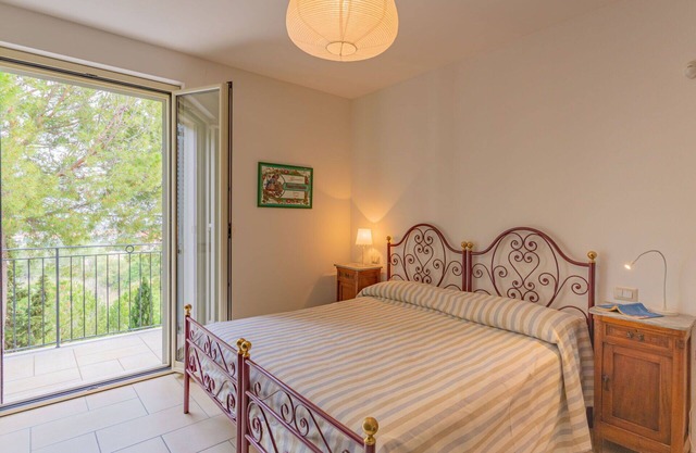 Cosy apartment for 6 guests with WIFI, TV, terrace, pets allowed, panoramic view and parking