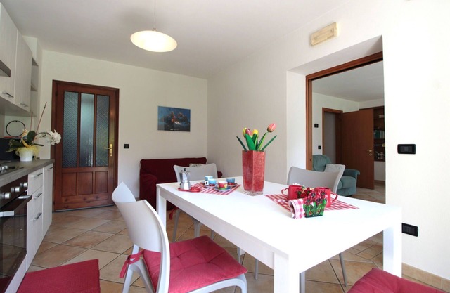 Cosy apartment for 6 guests with TV, panoramic view and parking