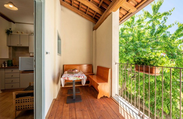 Cosy apartment for 6 people with WIFI, TV, terrace, pets allowed and parking