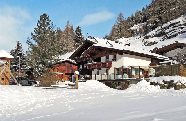 Cosy apartment for 7 guests with WIFI, TV, balcony and parking