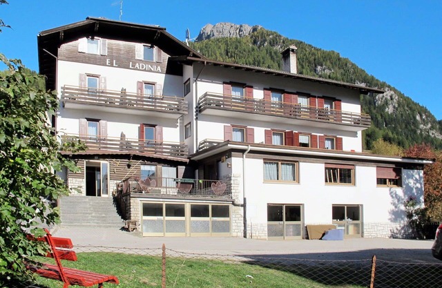 Cosy apartment for 7 guests with WIFI, TV, patio and pets allowed