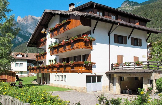 Cosy apartment for 8 people with WIFI, TV, balcony, pets allowed and parking