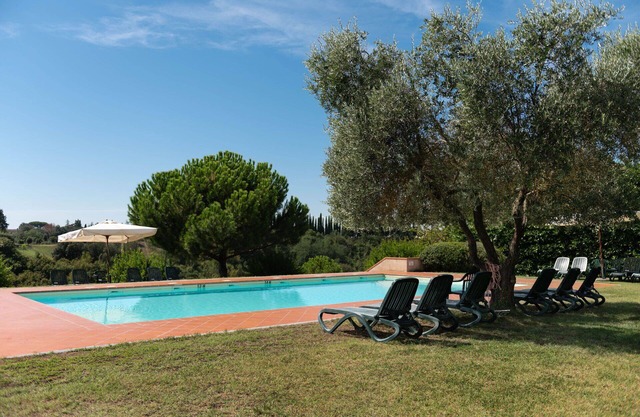 Cosy apartment for 8 people with WIFI, hot tub, pool and pets allowed