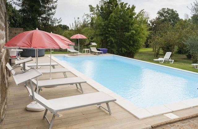 Cosy apartment for 9 people with pool, WIFI, TV and pets allowed