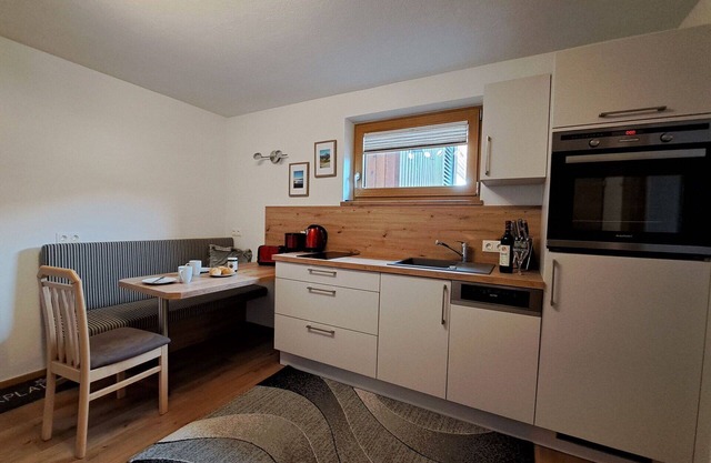 Cosy apartment for 8 people with WIFI, TV, balcony and parking