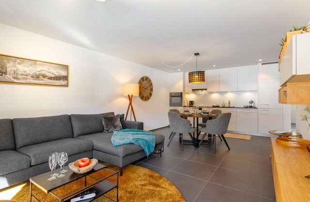 Cosy apartment for 4 people with WIFI, TV, balcony, panoramic view and parking