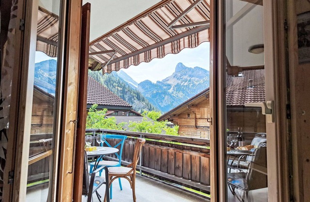 Cosy apartment for 4 guests with WIFI, TV, balcony, pets allowed, panoramic view and parking