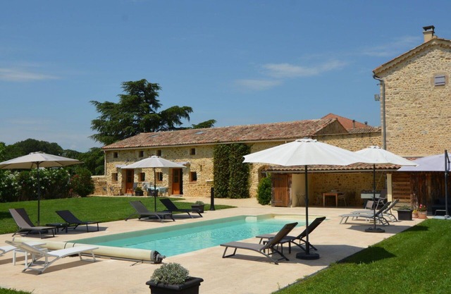 Cosy apartment for 6 people with WIFI, pool, TV and terrace