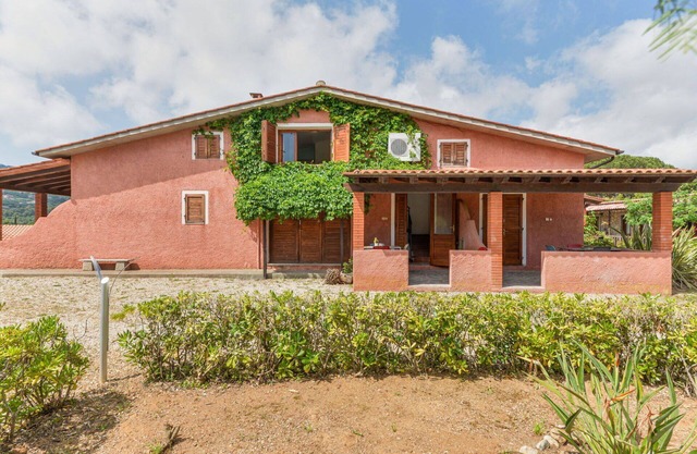 Cosy apartment for 4 guests with A/C, pool, WIFI, terrace and parking