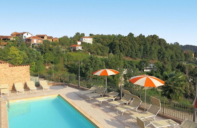 Cosy apartment for 3 people with WIFI, pool, A/C, TV, patio and pets allowed