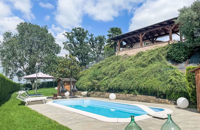 Cosy apartment for 4 people with A/C, WIFI, pool, terrace, pets allowed, panoramic view and park.