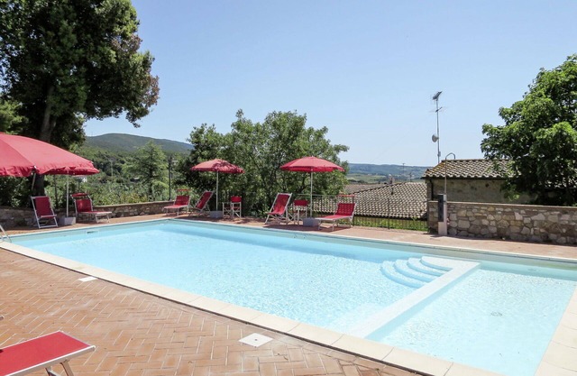 Cosy apartment for 6 guests with pool, WIFI, TV, terrace, pets allowed and parking