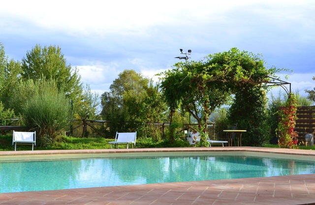 Cosy apartment for 6 people with WIFI, pool, TV, terrace and parking