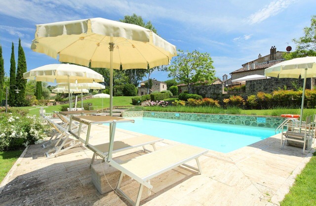Cosy apartment in villa for 6 people with WIFI, pool, TV and patio