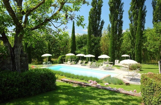 Cosy apartment in villa for 4 guests with pool, WIFI, TV, patio and parking