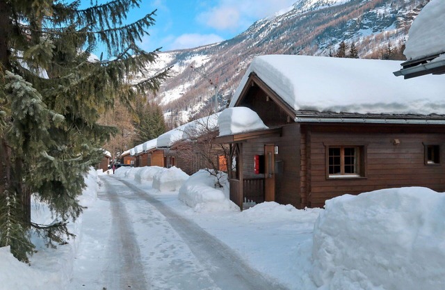 Cosy apartment in villa for 4 people with WIFI, TV, patio, pets allowed and parking