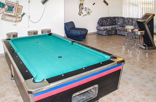 Cosy apartment in villa for 6 people with pool, TV, terrace and parking