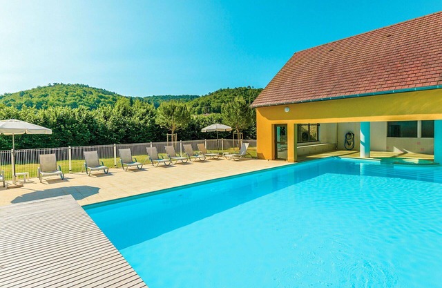 Cosy apartment in villa for 4 guests with WIFI, pool, TV, terrace and pets allowed