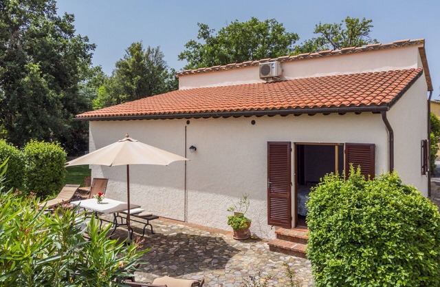 Cosy apartment in villa for 2 guests with pool, A/C, WIFI, patio and panoramic view