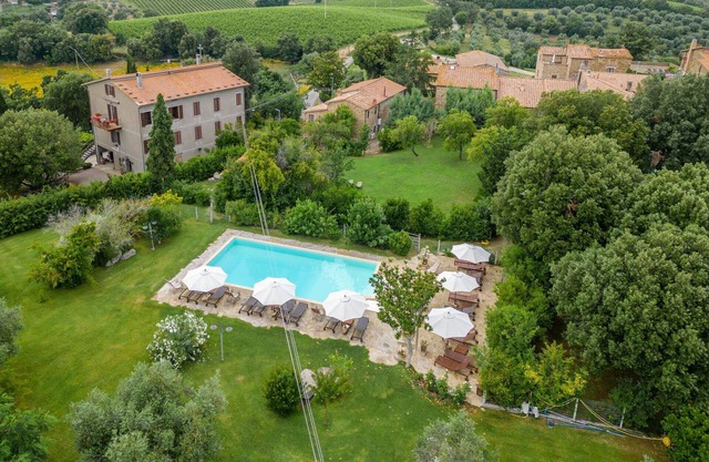 Cosy apartment in villa with pool, A/C, WIFI, TV, patio, pets allowed, panoramic view, parking