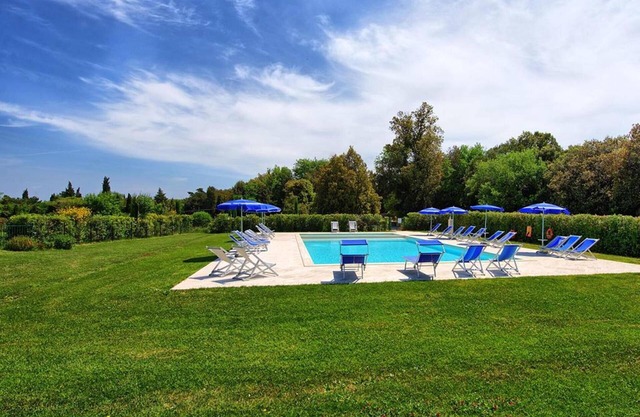 Cosy apartment in villa with A/C, WIFI, pool, TV, veranda and panoramic view, close to San Gimig.