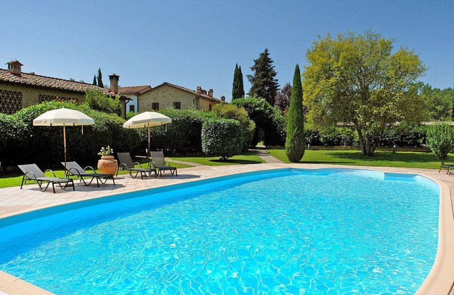 Cosy apartment in villa with WIFI, pool, TV, terrace and pets allowed, close to San Gimignano