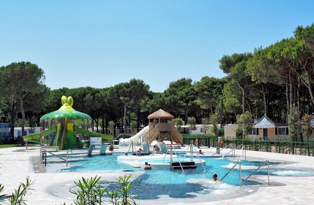 Cosy apartment in villa for 4 people with pool, A/C, WIFI, TV, terrace and parking