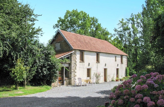 Cosy apartment in villa for 4 guests with WIFI, TV, pets allowed and parking