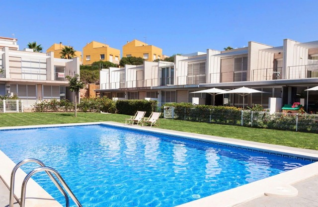 Cosy apartment in villa for 6 people with WIFI, A/C, pool, TV, patio, pets allowed and parking