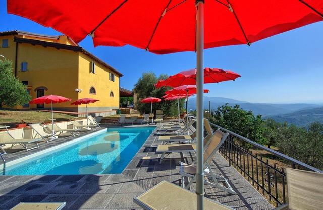 Cosy apartment in villa for 4 guests with WIFI, A/C, pool, TV, patio and pets allowed