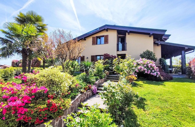 Cosy apartment for 5 guests with A/C, WIFI, TV, balcony and panoramic view