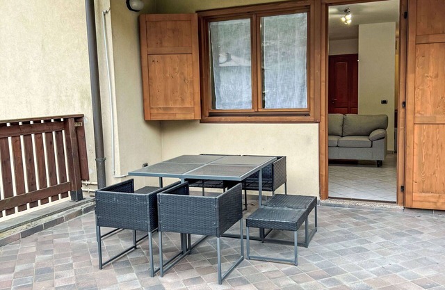 Cosy apartment for 4 people with WIFI, TV, patio, pets allowed and parking