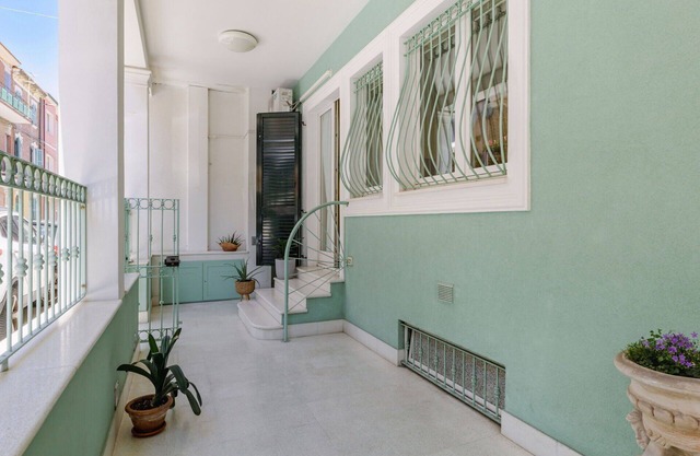 Cosy apartment for 4 people with WIFI, A/C, TV and patio