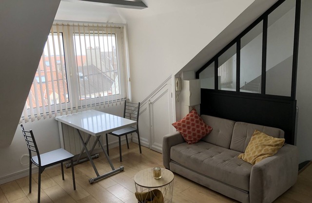 Cosy apartment with private courtyard 5mns from the beach