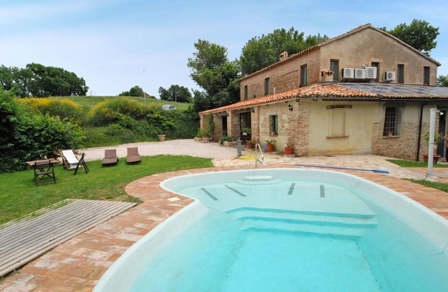 Cosy apartment with pool, A/C, WIFI, TV, patio, pets allowed, panoramic view and parking