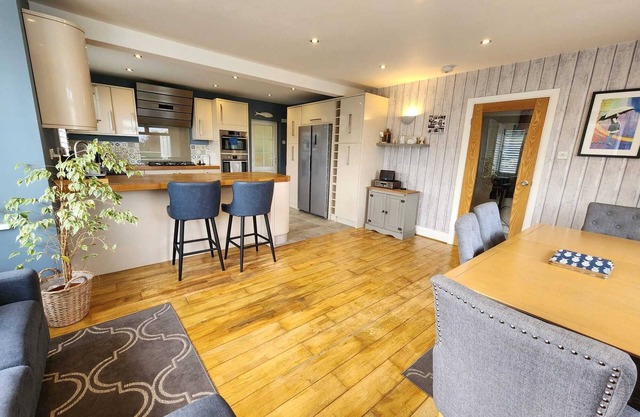Cosy cottage near Goodrington beach front. Stunning balcony views