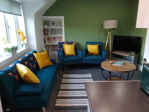 Cosy Crown 1 bedroom flat for up to 4 guests