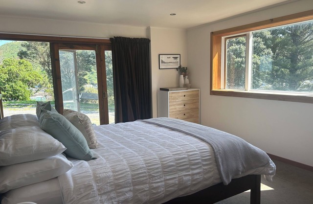 Cosy flat with sea views