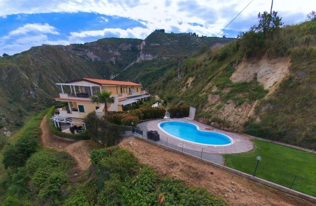 Cosy Holiday Home in Parghelia with Terrace