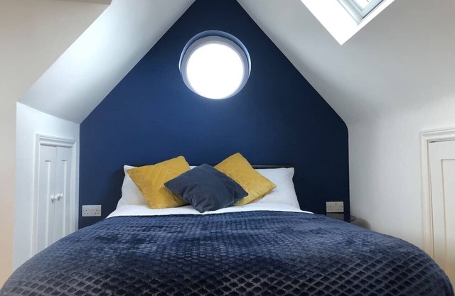 Cosy Loft Apartment off vibrant Mill Rd by station