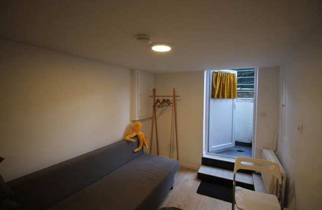 Cosy new studio 2 min RERB