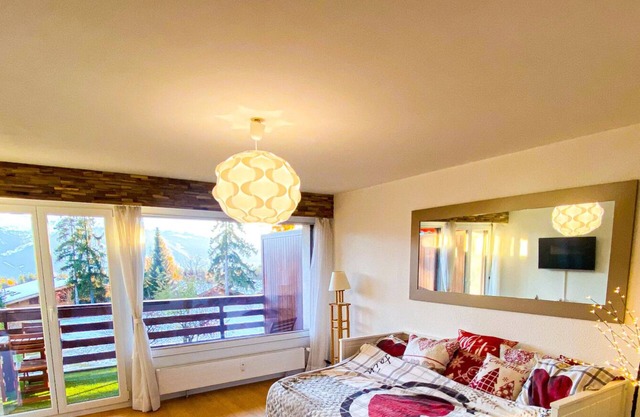 Cosy, quiet studio with terrace overlooking the Alps