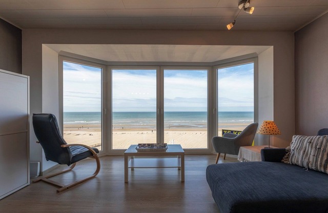 Cosy renovated flat on the seafront.