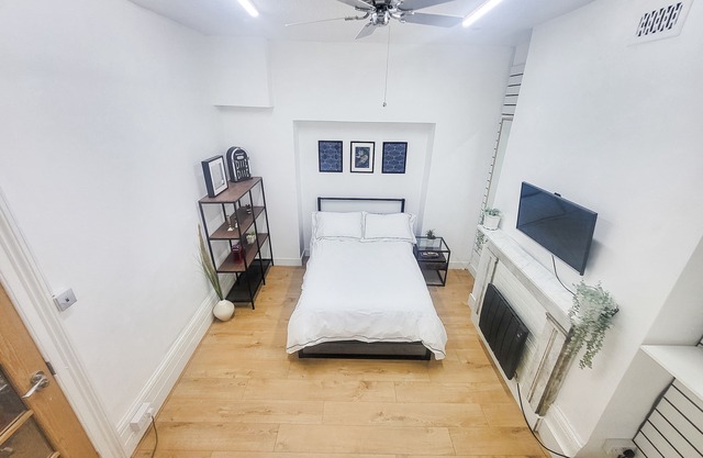 Cosy Renovated Room in Camden Town - 1 min from Camden Market