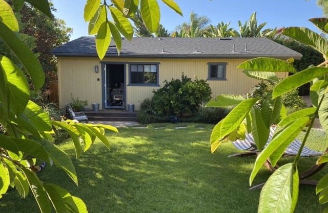 Cosy Solana Beach Guest Cottage/Studio in perfect location.